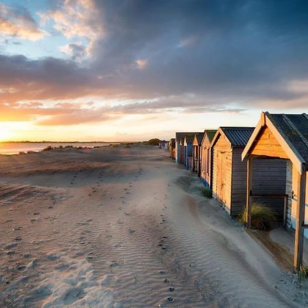 Sunny & Modern Near The Beach & Village W Parking East Wittering Dış mekan fotoğraf